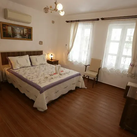 Mor Salkim Konagi Alacati